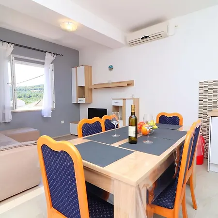 Apartamento Radojkovi - Comfort Two Bedroom With Terrace And Sea View A2