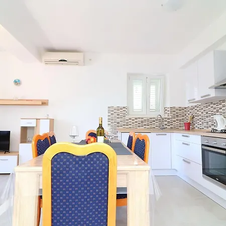 Radojkovi - Comfort Two Bedroom With Terrace And Sea View A2 Apartment Lumbarda