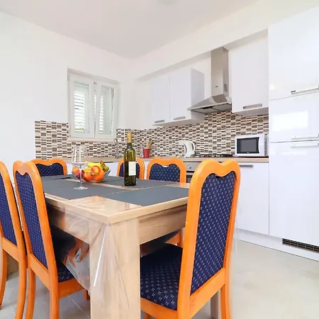 アパート Radojkovi - Comfort Two Bedroom With Terrace And Sea View A2 ルンバルダ