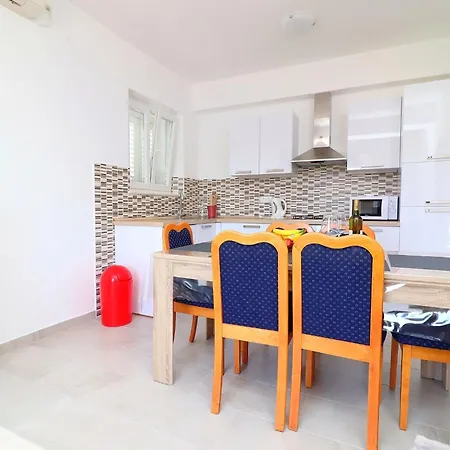 Radojkovi - Comfort Two Bedroom With Terrace And Sea View A2 *