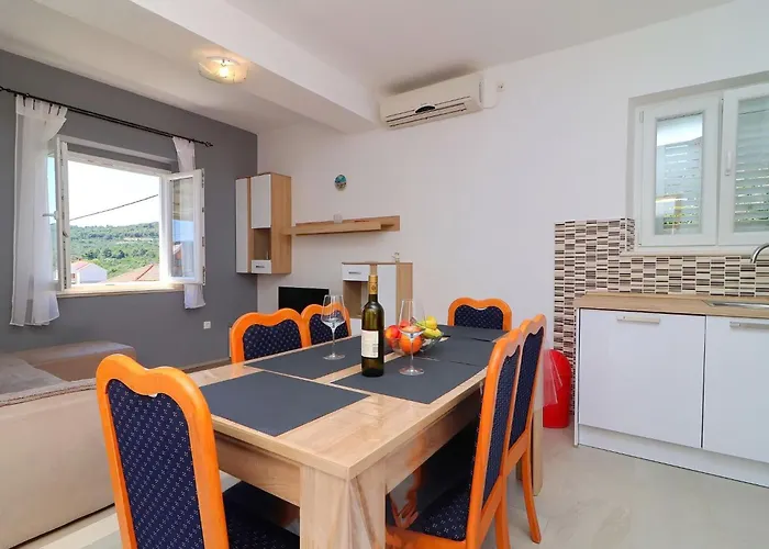 Radojkovi - Comfort Two Bedroom With Terrace And Sea View A2