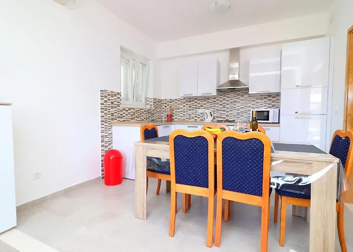 Radojkovi - Comfort Two Bedroom With Terrace And Sea View A2 *